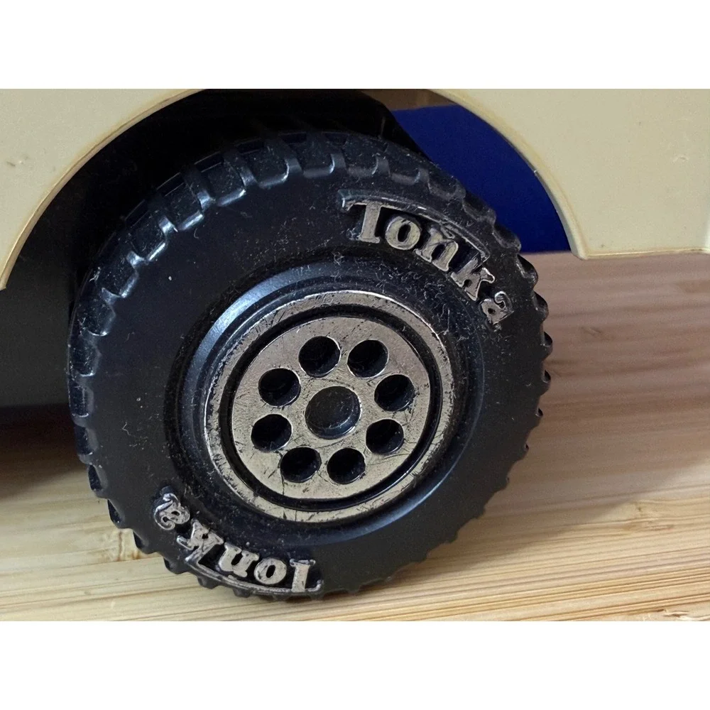 Vintage Tonka Bell System Utility Bucket Truck Pressed Steel Toy White Tan
